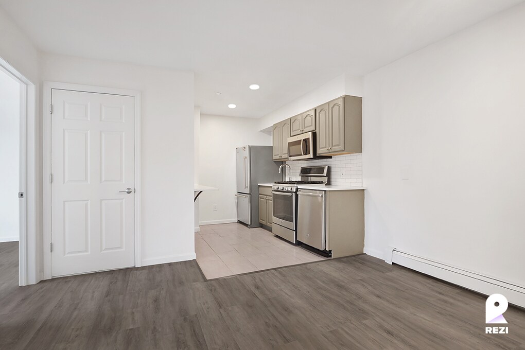 Foto principal - 385 Vernon Ave