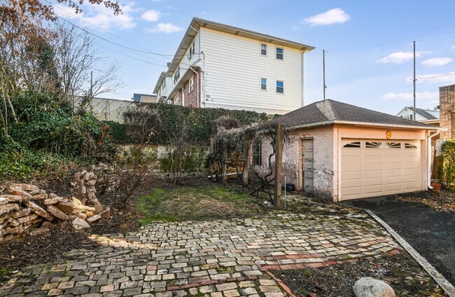 Foto del edificio - 265 McBride Ave