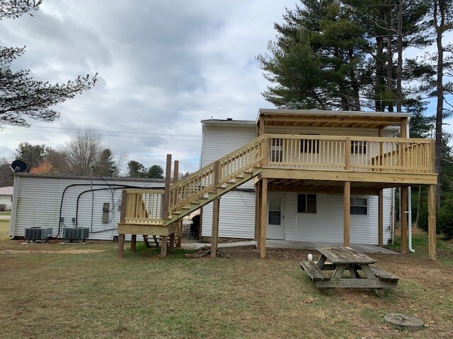 Foto del edificio - 6230 Radford Rd