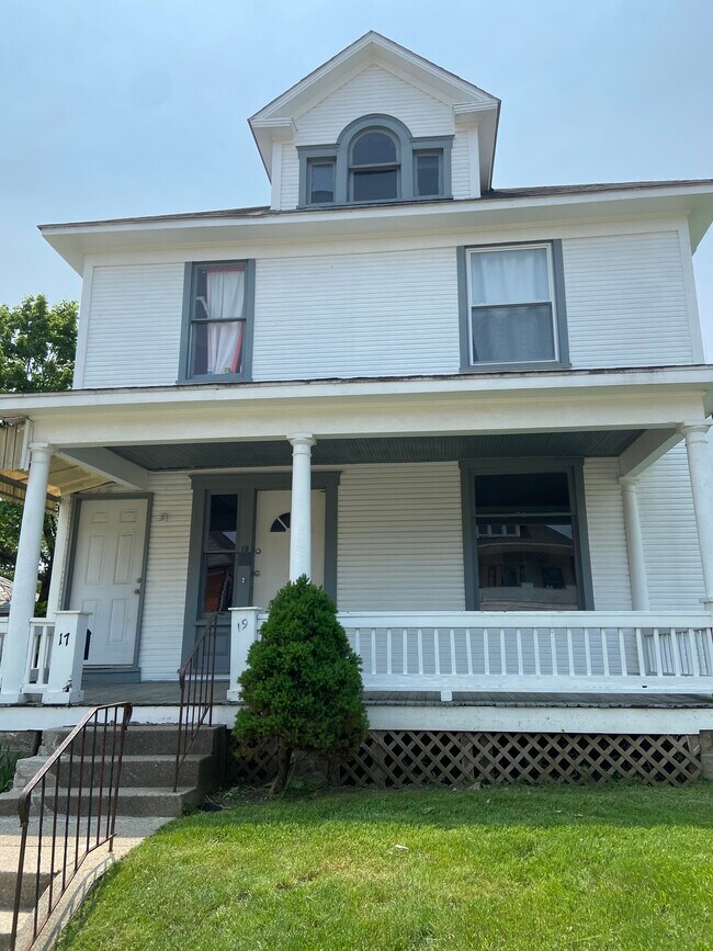 17 W Perrin Ave Unit 19 Lower, Springfield, OH 45506 17 W Perrin Ave