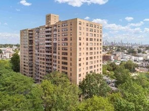 Building Photo - 201 St Pauls Ave