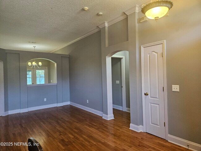 Foto del edificio - 2338 Cool Springs Dr N