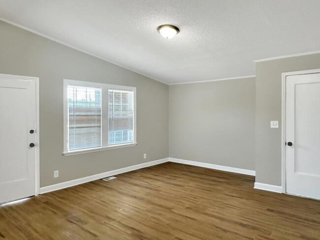 Building Photo - 501 Saunders Pl