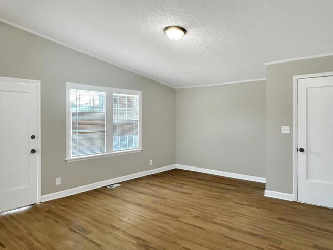 Photo - 501 Saunders Pl House