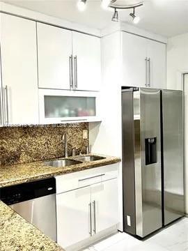 Foto del edificio - 1590 NE 141st St
