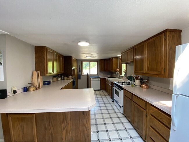 Building Photo - 6040 Reese Hill Rd