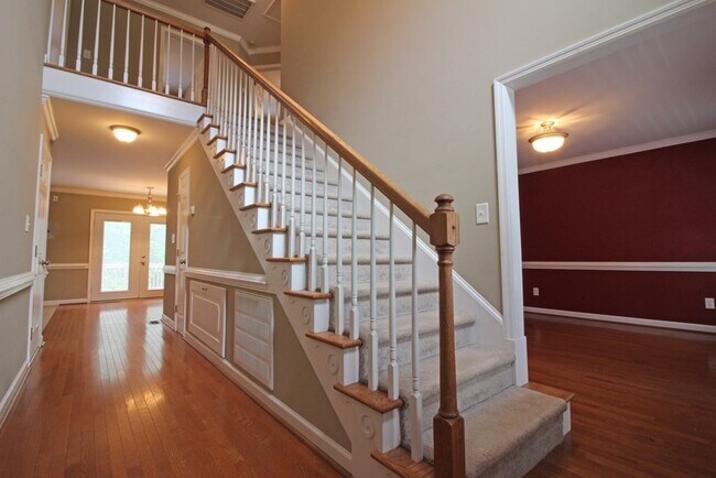 Building Photo - 304 Jacob's Ridge Dr