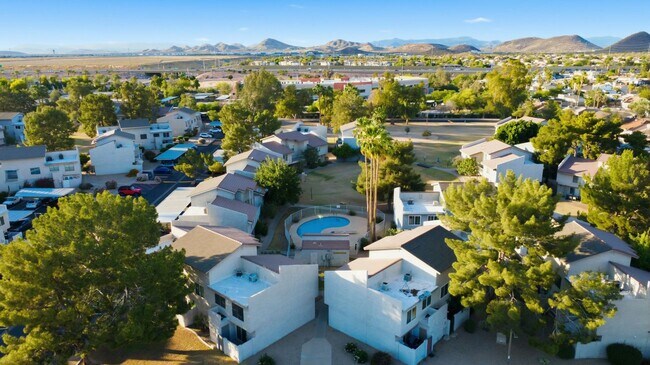 Foto del edificio - Beautifully maintained 3-bedroom, 2.5-bath Condo in the heart of Phoenix!