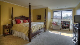 Primary Photo - 87 Seaview Dr