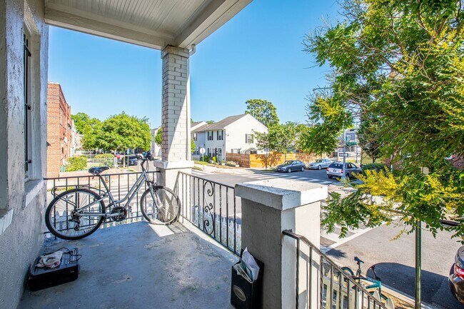 Foto del edificio - Amazing 3 BR/2 BA EOG Townhome in Kingman ...