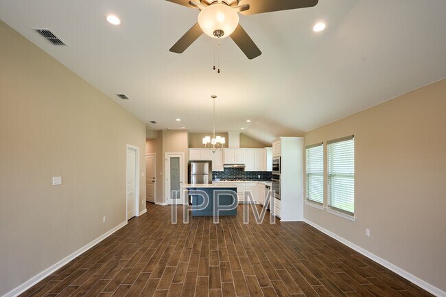 Foto del edificio - 2506 Cove Real Dr