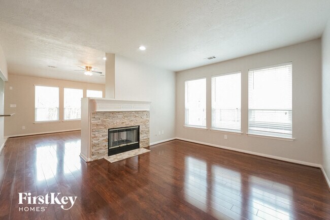 Building Photo - 3126 Stratford Pointe Dr