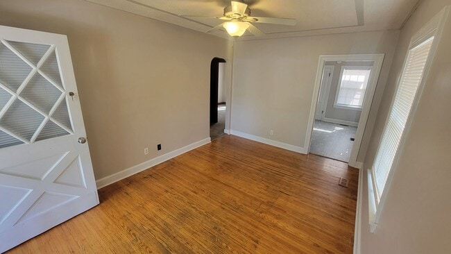 Building Photo - Two Bedroom Home with Fenced In Backyard