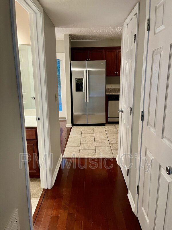 Foto del edificio - 325 Deerpoint Dr