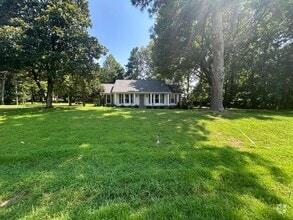 Building Photo - 40 Plainsfield Pl