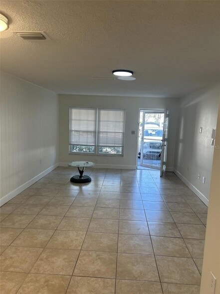 Foto del edificio - 8334 Dr M.L.K. Jr St N