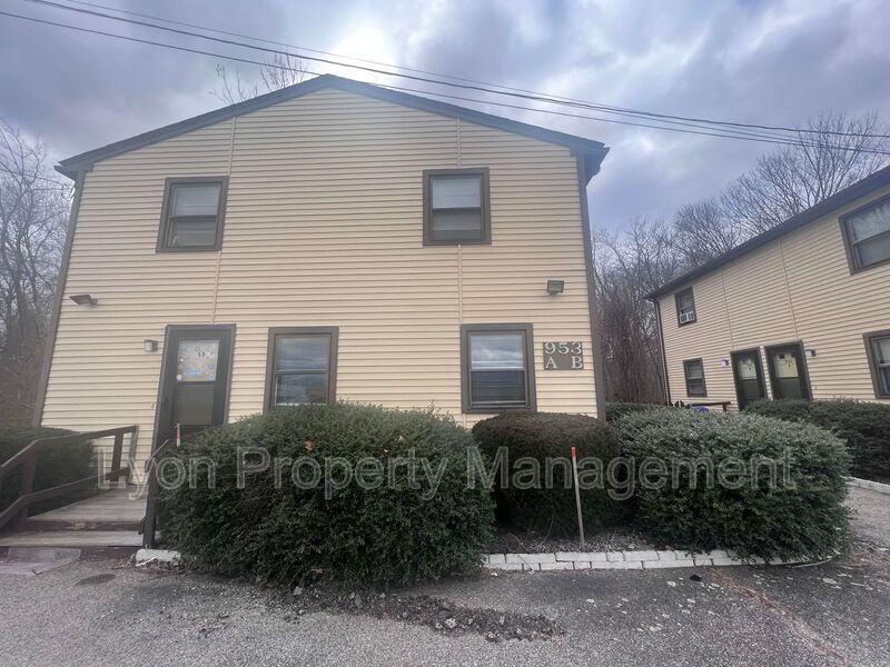 953953 Main St, West Warwick, RI 02893 Condo for Rent in West Warwick, RI