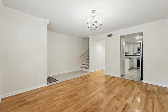 Foto del edificio - 5811 Atlantic Blvd