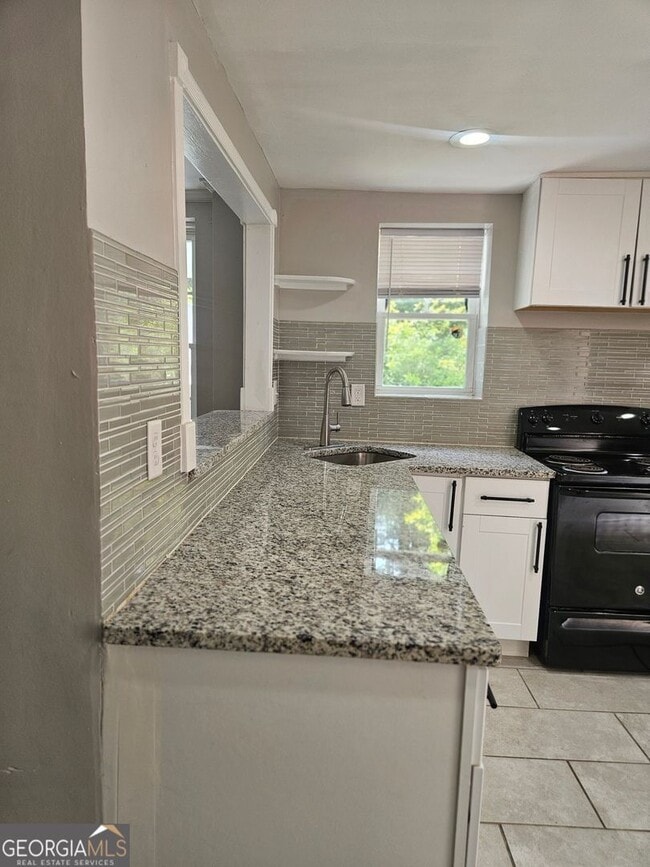 Building Photo - Beautiful Bungalow