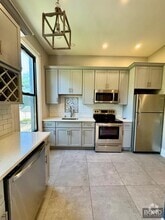 Building Photo - 286 Hemlock St