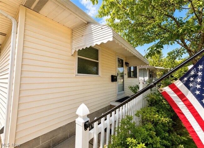 Building Photo - 2065 Hackberry St