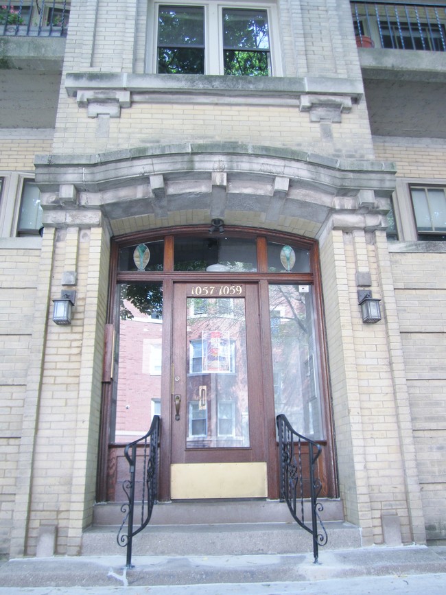 Building Photo - 1059 W Ardmore Ave