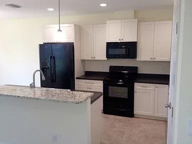 Building Photo - Great 3 bedroom 2 bath home