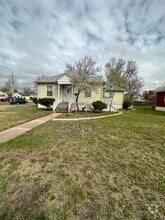 Building Photo - 1602 E 17th St