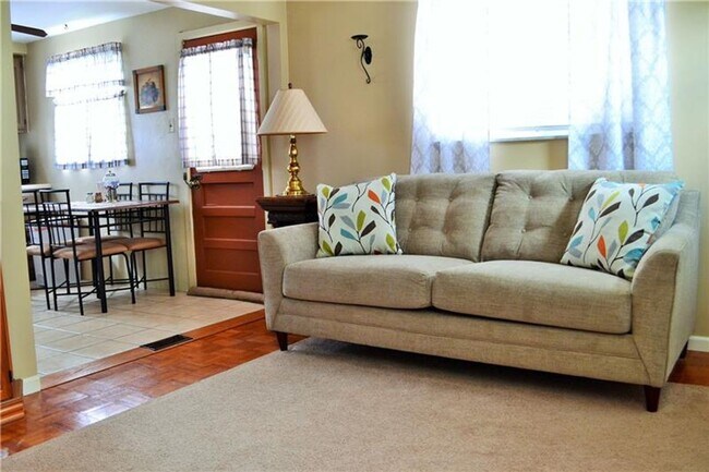 Building Photo - 5Bed | 2bath Home in West Mifflin, PA