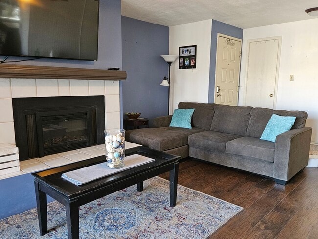 Building Photo - Condo with River Access, Marina view and g...