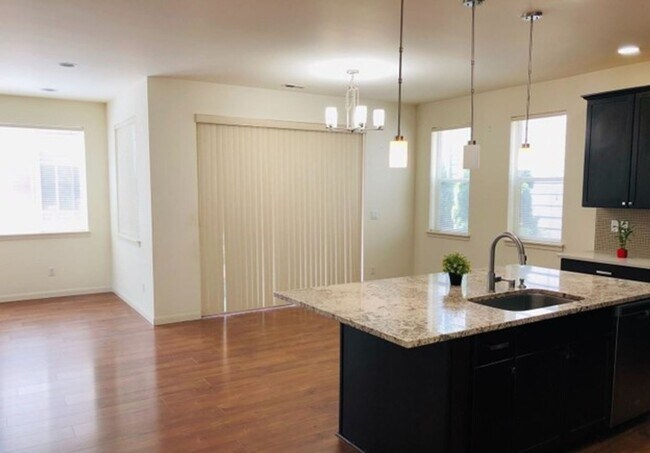 Foto del edificio - Gorgeous Home with 3 Bed and 2.5 Bath in B...