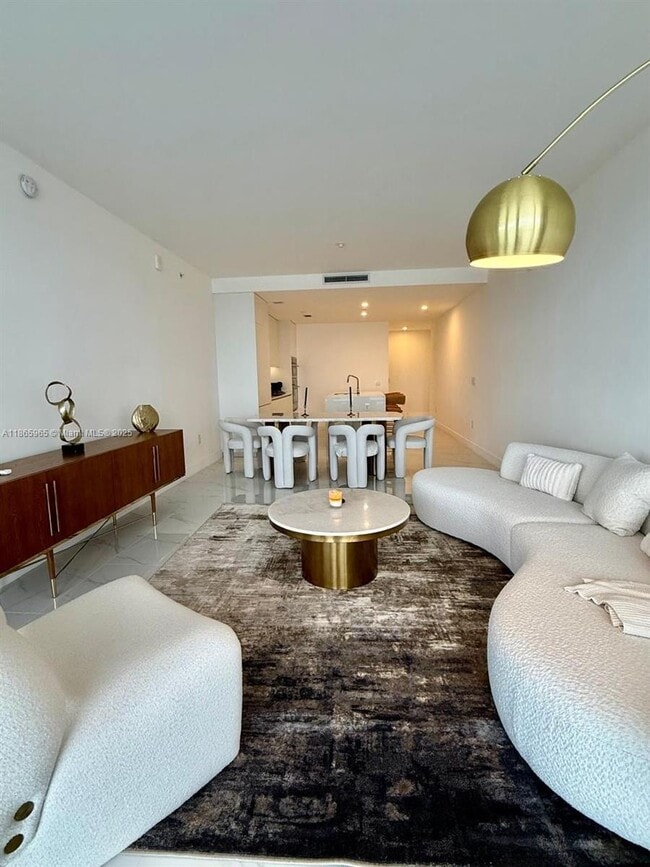 Building Photo - 700 NE 24th St