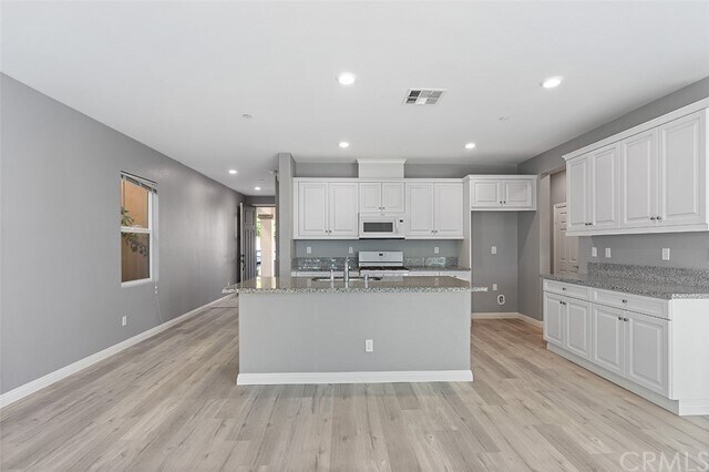 Building Photo - 831 Parisa Pl