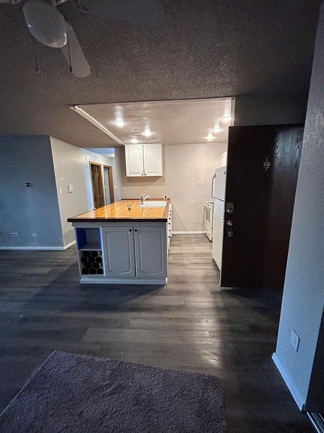 Photo - 707 W 96th Ave Apartment