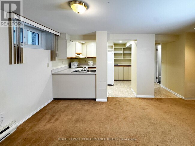 Building Photo - 144 Keefer St