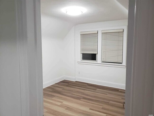 Foto del edificio - 140-42 Poplar Ave