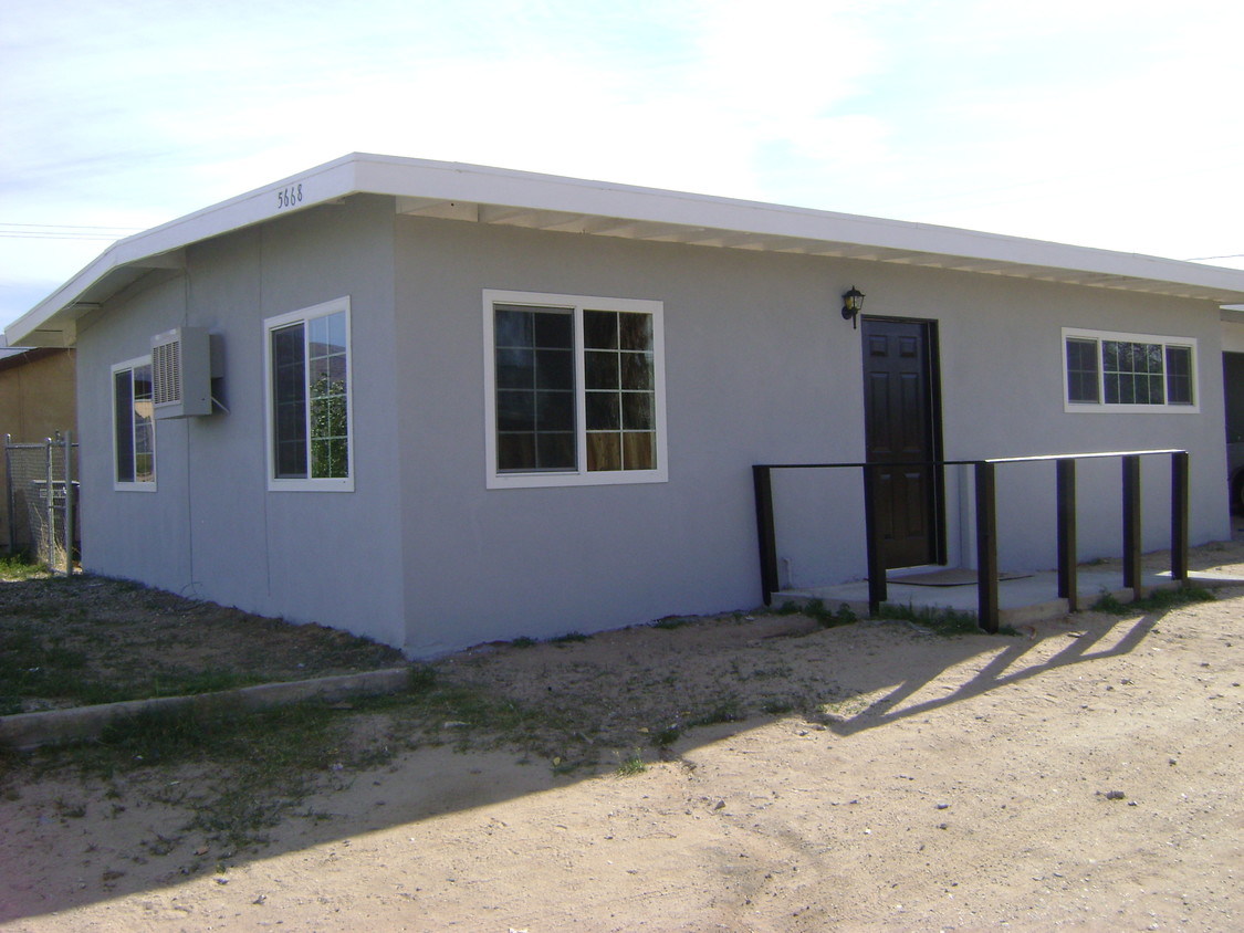 Primary Photo - 5668 Daisy Ave