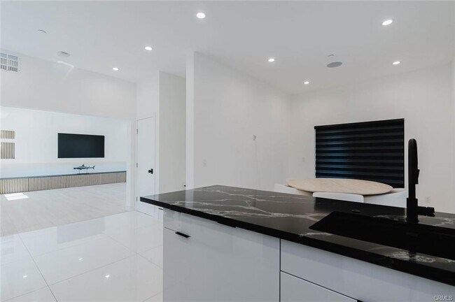 Foto del edificio - 9811 Foothill Blvd