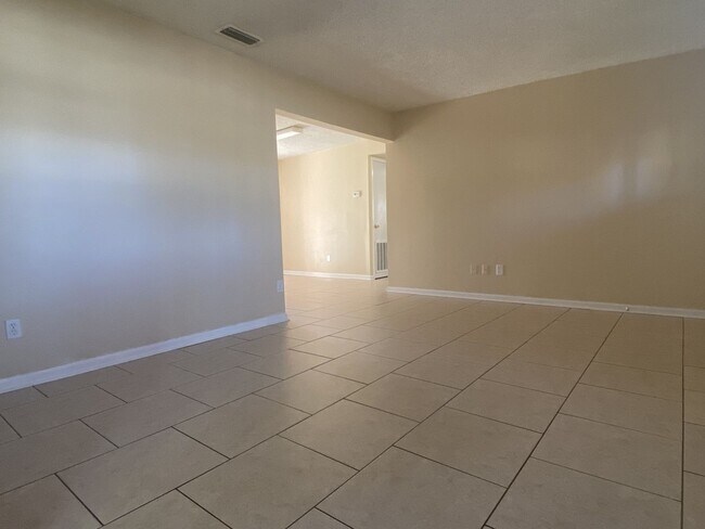 Foto del edificio - 11938 Inland Dr