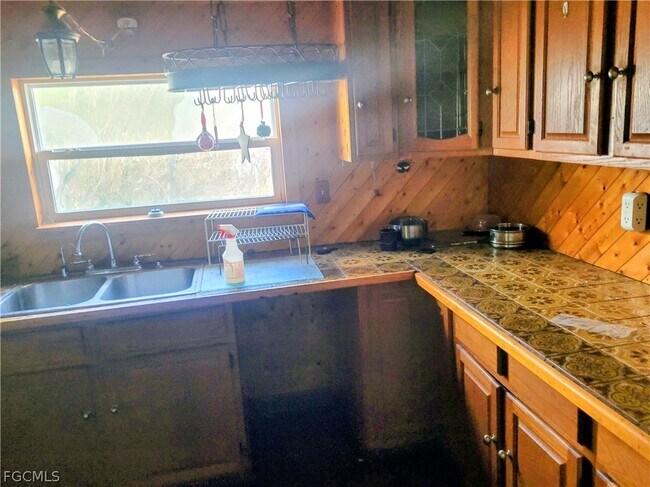 Foto del edificio - 8230 Tolles Dr