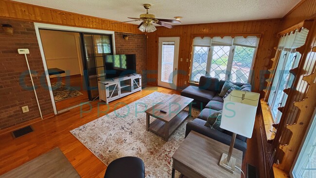Foto del edificio - 695 YELLOWSTON LANE  AVAILABLE 6/1/2026  F...