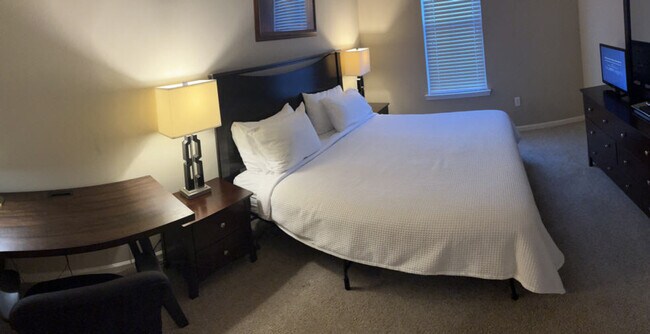 Foto del edificio - 460 Seven Farms Drive