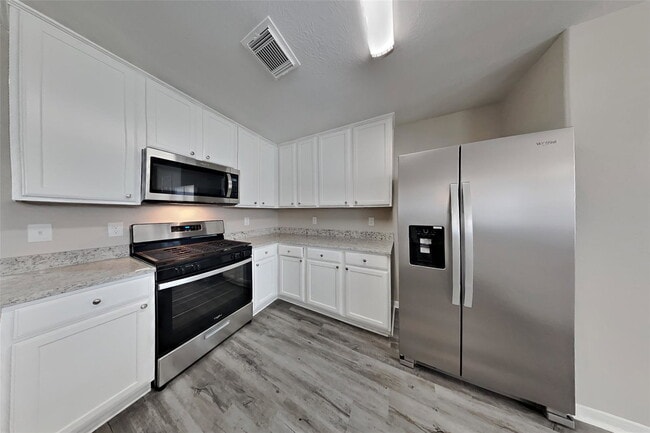 Building Photo - Dorsey Lane, Pearland, TX 77584 - 3 BR 2 BA single-family home