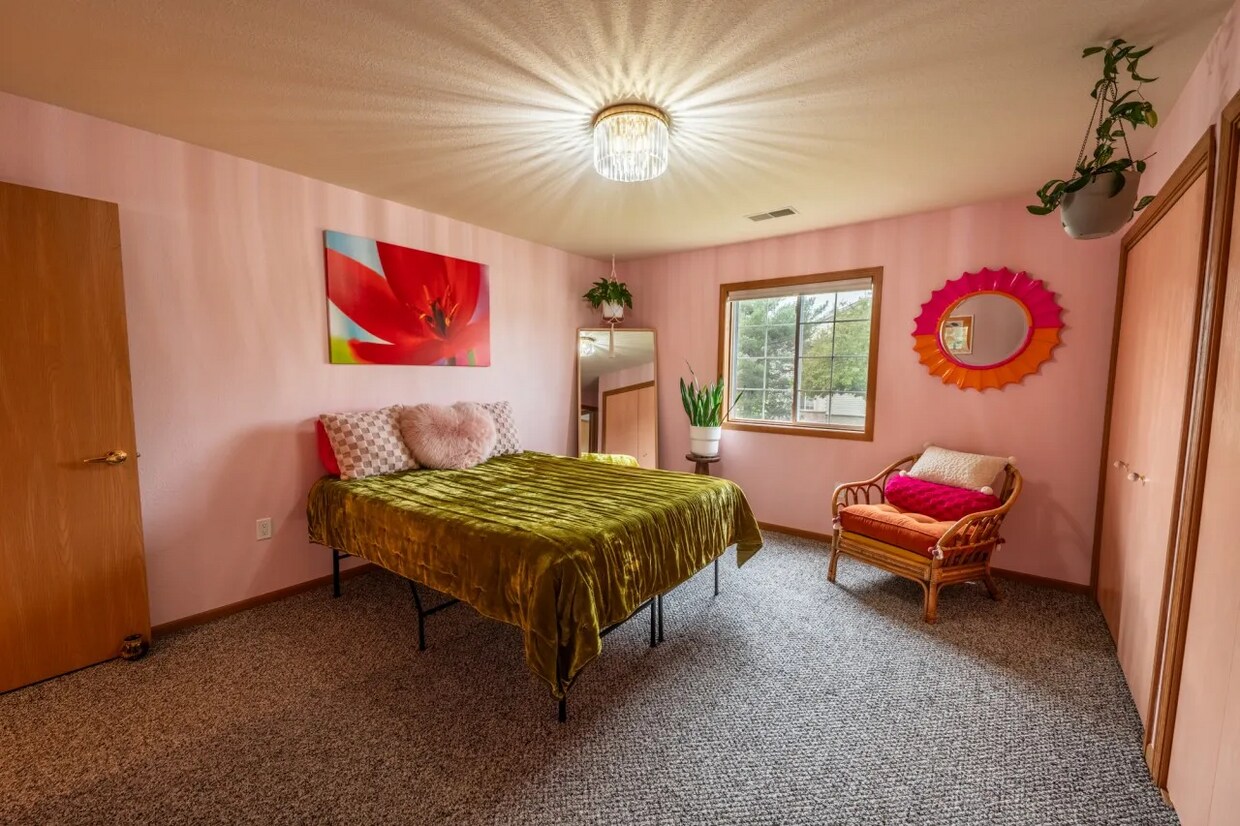 Foto principal - 883 E Loos St