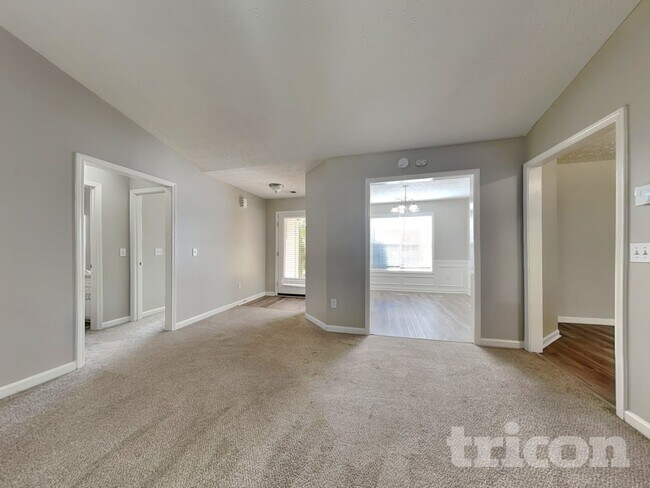 Foto del edificio - 714 Manor Ridge Dr