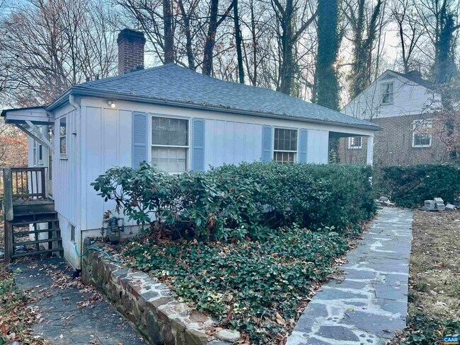 Building Photo - 1420 Gentry Ln