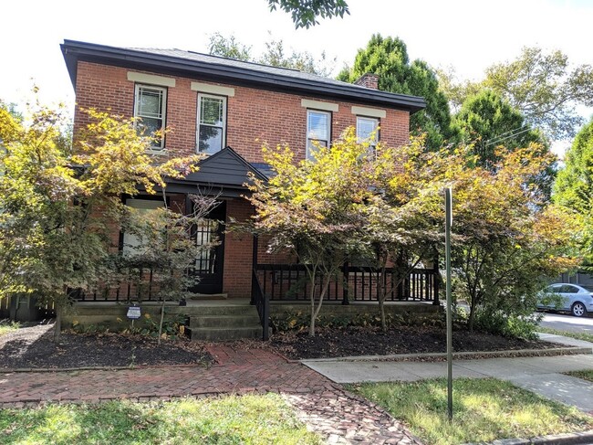 Building Photo - Renovated German Village Area House