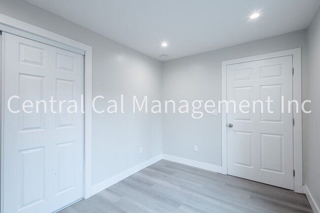 Foto del edificio - 341 Laurel Ave