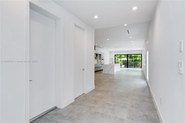Foto del edificio - 2840 SW 32nd Ct