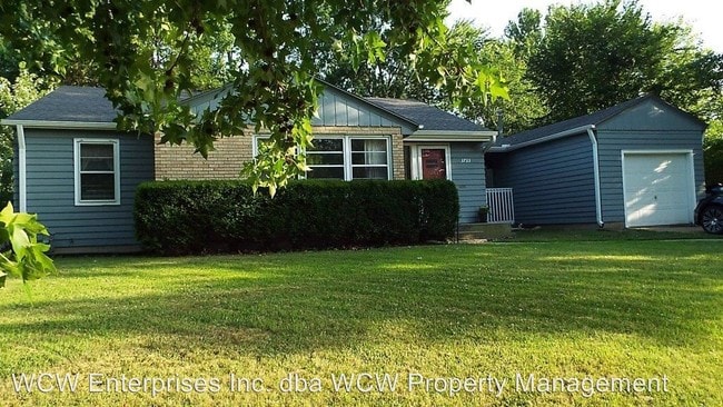Building Photo - 3733 SW Huntoon St
